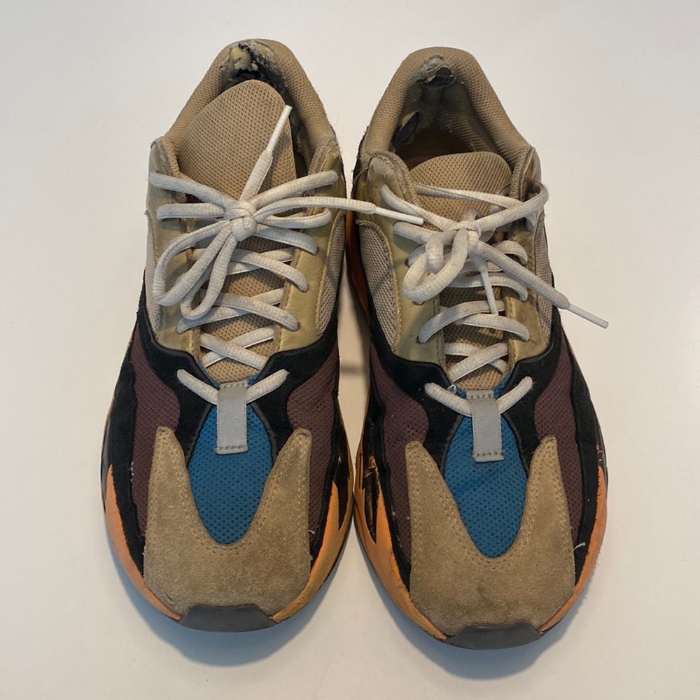 YEEZY BOOST 700
"Enflame Amber"